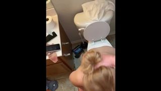 Ex-Wife gives Head before she Gets in the Bath