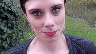 Cette Jeune Secretaire Au Cheveux Court With Oliver Cute