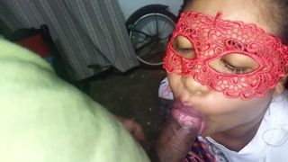 Encuentro a mi hermanastra mostrando el culo y la follo sin condon