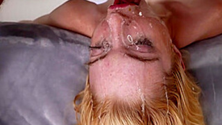 Mouth boned teenie in drooling throating after casting