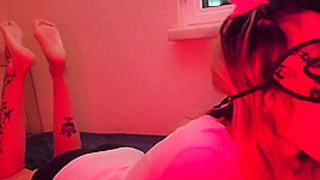 Fiz-lhe Um Broche E Ele Veio-se Nos Meus Pes