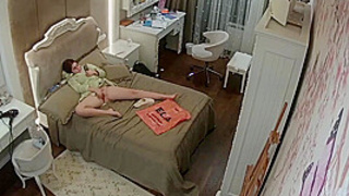 Ipcam Fresh British Chick With Glasses Masturbate