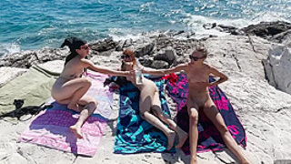 Beach Nude Chilling And Stretching On Vacation With Miss Pussycat Brilla Cherry