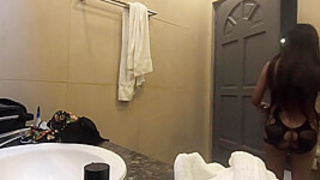 Horny Filipina slut will do anything to get knocked up