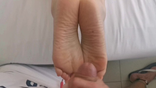 A tourist likes the attractive soles of the village's e's guest