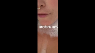 Hungry for cunt rubbing cute wifey gets a fast strong female cums