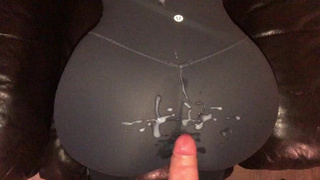 Climax all over the rear-end of her leggings and rubbing it in