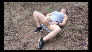 Esposa Puta Se Exhibe En El Bosque Para El Jefe De Su Marido Es Adicta Al Swinger Y El Cuck