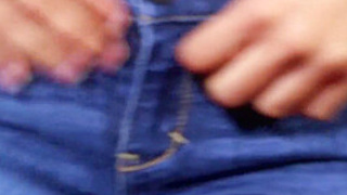 Maya fucks her pussy good