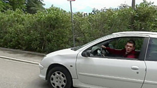 In the middle of the runway, Lily, 32, is beaming! - Jacquie et Michel TV