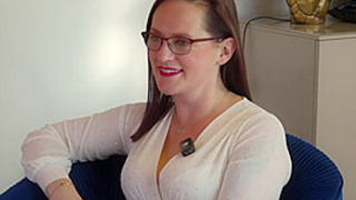 Nina, 35, business manager in Aix-en-Provence (13)! - Jacquie et Michel TV