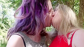 Endy, 32, enjoys himself with a special guest... - Jacquie et Michel TV