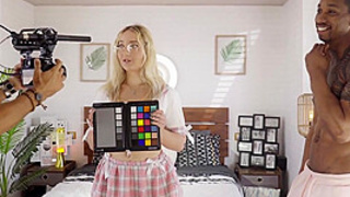 Nuestra companera de piso no tiene dinero para su habitacion