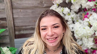 Luna, 30, offers the services of two handsome stallions! - Jacquie et Michel TV