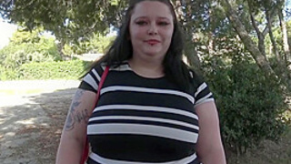 The menu announced, Laury devours her main course! - Jacquie et Michel TV