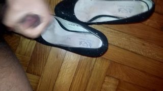 Cum on Wifes Stinky Pumps