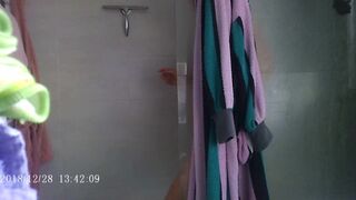 Mia moglie si cambia il salvaslip piu' la sua figa rasata