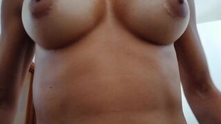 cavalca e chiede di esser ammirata da tanti