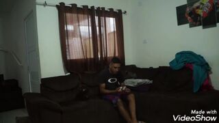 Loira gostosa corno exibindo