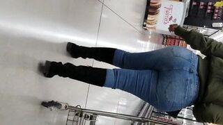 Chunky butt tight jeans