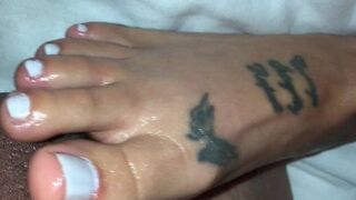 Home-Made milf likes rubbing her hands and feet all over